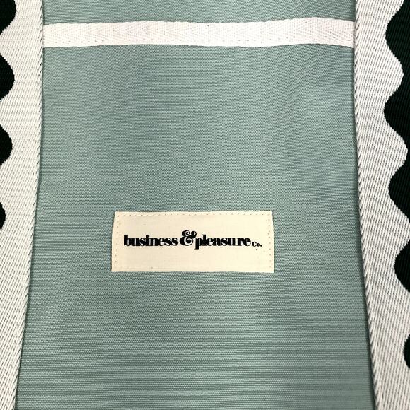 BUSINESS & PLEASURE The Holiday Cooler Tote Bag Rivie Green Beach Camping NWOT - Picture 8 of 11